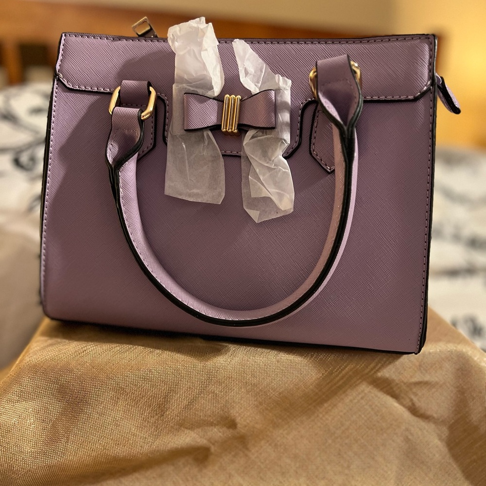 💕💕LA Terre purple handbag with bow and strap Vegan Leather